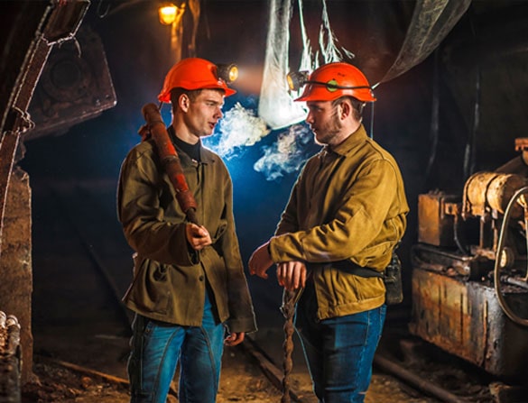 Два шахтёра разговаривают